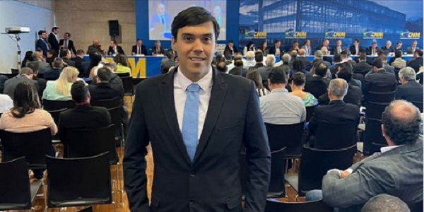 Segundo pesquisa, o prefeito mais bem avaliado de Goiás é o jovem Délio Júnior, de 34 anos