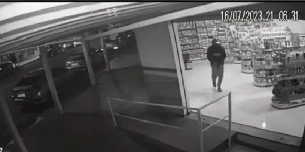 Dois homens são presos suspeitos de roubar uma farmácia em Morrinhos. VÍDEO!