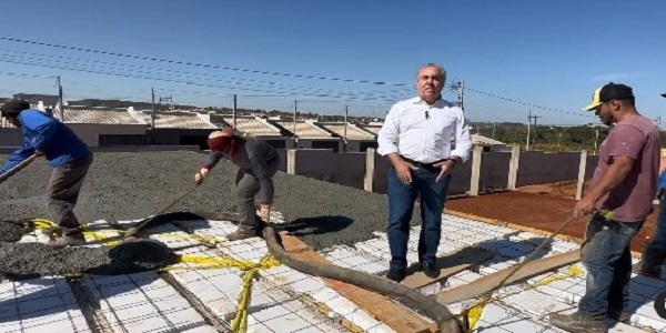 Concretagem das lajes da maior escola municipal em construção no município é iniciada. VÍDEO!