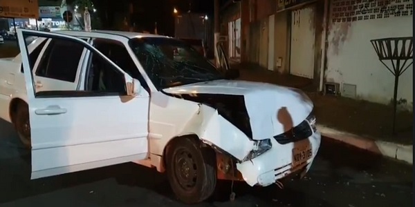 Colisão entre dois veículos ocorreu na Avenida Cel. Pedro Nunes, em frente à Praça da Biblioteca.