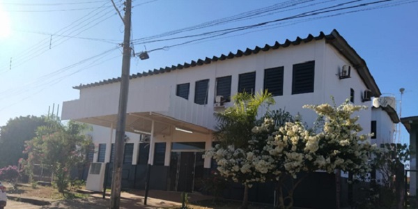 Mulher rasga testículo do marido com a mão após ver mensagens da ex dele no celular, diz polícia