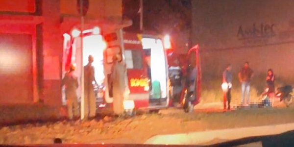 Homem Fica Ferido na noite desta Sexta-Feira após Queda de Moto em Frente ao Fórum. VÍDEO!
