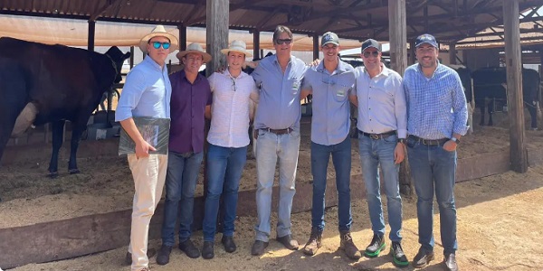 Comitiva colombiana visita fazenda de Girolando em Morrinhos