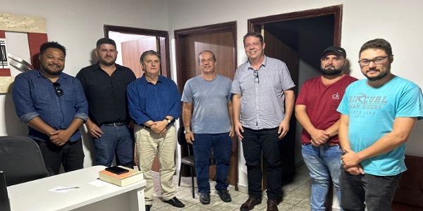 Executiva do PSB em Morrinhos Recebe Deputado Karlos Cabral em Preparação para Eleições de 2024