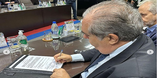Joaquim Guilherme Participa, ao Lado de Caiado, da Assinatura da Ordem de Serviço para Duplicação da GO-213.