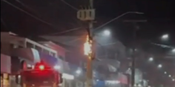 Incêndio em Rede Elétrica na Noite desta Quinta-Feira é Controlado por Bombeiros no Centro de Morrinhos