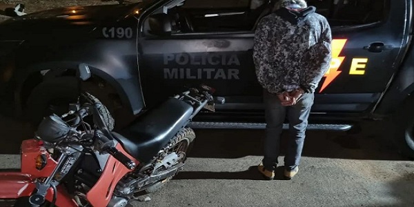 Motocicleta furtada em Morrinhos é recuperada poucos minutos depois por Polícia Militar.