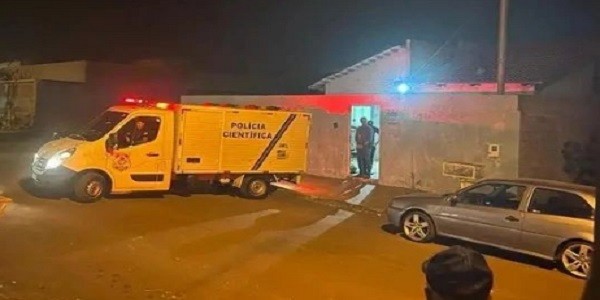 Jovem de 24 anos morreu eletrocutada enquanto lavava a calçada de uma residência com uma máquina lavadora de alta pressão