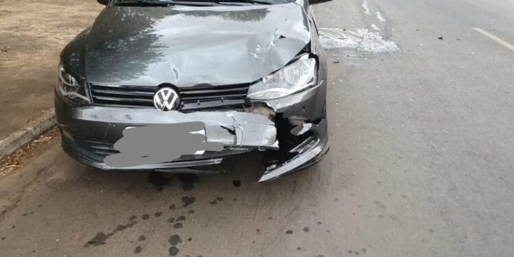 Acidente na Av. Antônio Alves Rabelo deixa motociclista ferido em Morrinhos