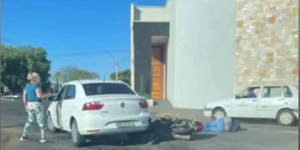 Acidente de Trânsito Entre Carro e Moto na Rotatória em Frente ao Bar Paradinha