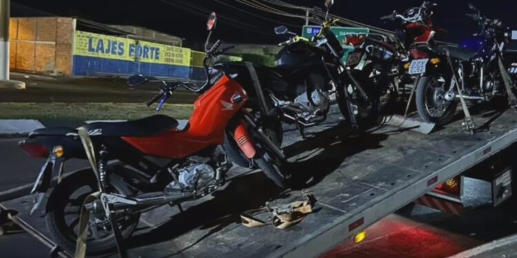 Polícia Militar apreende motos com escapamentos adulterados em Morrinhos
