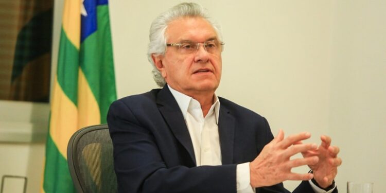 Caiado assina contrato e traz gigante chinesa para Goiás