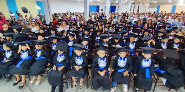 Formatura de 204 Estudantes do Jardim II em Morrinhos Celebra Conquistas Educativas no Município