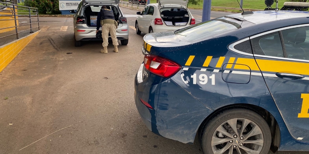 Polícia apreende em Morrinhos veículos e carga de celulares e eletrônicos importados ilegalmente do Paraguai