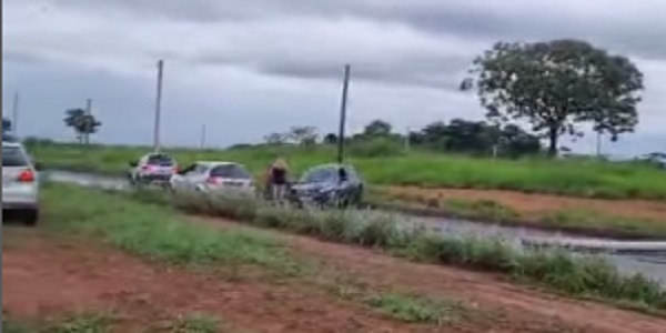 Acidente no Anel Viário: Veículo Colide Contra Poste na Manhã de Sábado. VÍDEO!