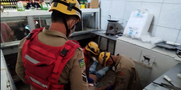 Em Caldas Novas, Açougueiro Morre Após Sofrer Choque Elétrico Dentro de Supermercado