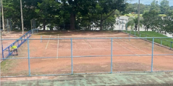 Prefeitura de Morrinhos realiza reforma nas quadras de tênis do Lago Municipal Recanto das Araras