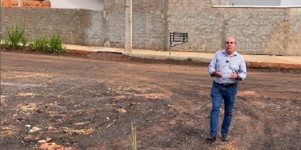 Prefeito Joaquim Guilherme Anuncia Recuperação da Malha Asfáltica no Setor Valéria Reis, em Morrinhos. VÍDEO!