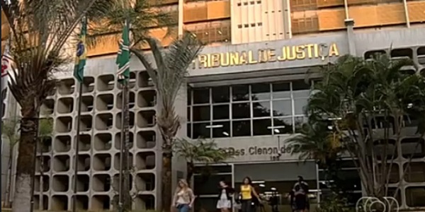 Justiça determina o bloqueio de bens de associação para garantir o pagamento de indenização a um casal morador de Morrinhos; entenda.