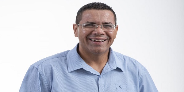Radialista Rogério Ribeiro lança pré-candidatura a vereador com foco no comércio local, saúde e zona rural como suas prioridades.