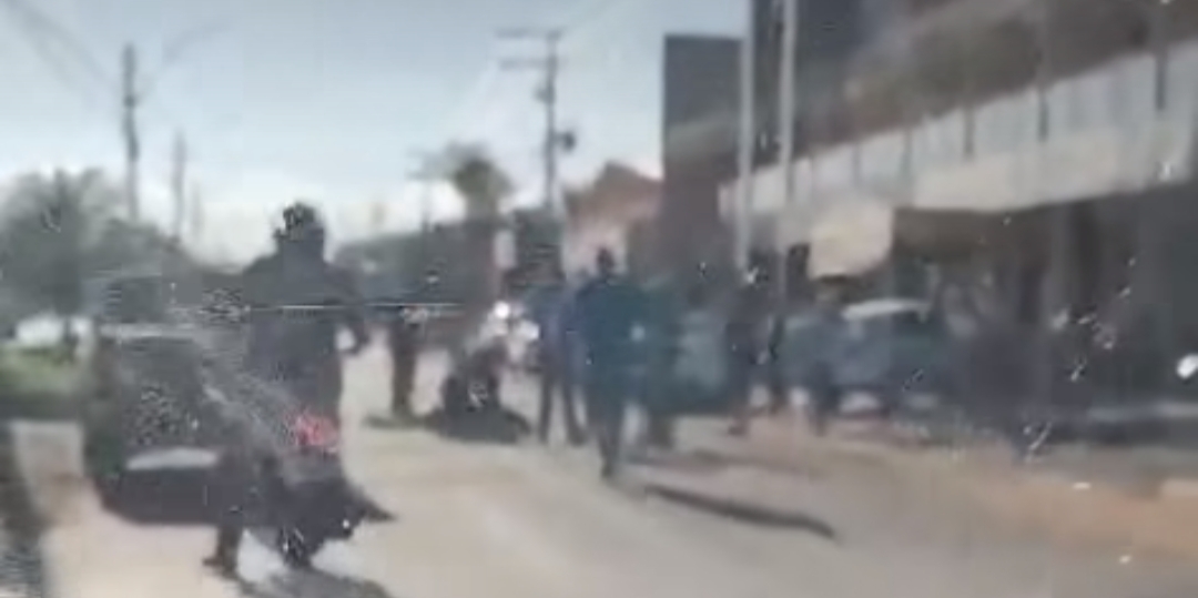 Acidente na Avenida Cel. Barbosa na manhã deste sábado deixa motociclista ferido