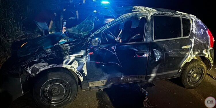 Carro capota e motorista morre após ser arremessado para fora na BR-153, em Pontalina