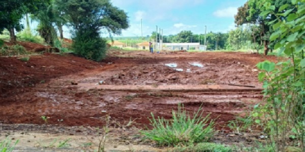 Prefeitura conclui aterramento da piscina abandonada, eliminando criadouro do mosquito da dengue