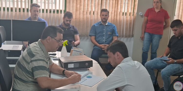Prefeito Eleito Maycllyn Carreiro Visita Órgãos da Administração Municipal em Fase de Transição