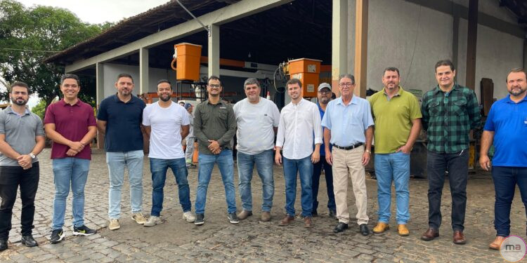 Prefeito Eleito Maycllyn Carreiro Visita Secretaria de Obras Acompanhado de Vereadores Eleitos