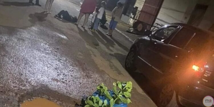 Após queda de moto, motociclista é socorrida pelo Corpo de Bombeiros
